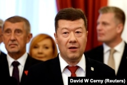 Лідер партії «Свобода та пряма демократія» (SPD) Томіо Окамура виступає після підписання коаліційної угоди в чеському парламенті в Празі, Чехія, 3 листопада 2025 року
