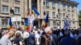 Proteste la CEC după ce s-a anunțat că nu vor fi deschide decât 139 de secții de votare peste hotare, Chisinau 7 iunie 2021.