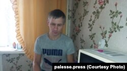 Андрэй Карбалевіч з Рэчыцы, затрыманы за непадпарадкаваньне праваахоўнікам і зьбіты.