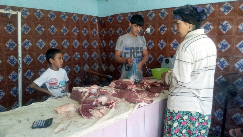 Bitaraplyk gününiň 'arzançylygy' geçdi,  alyjylar Täze ýyl 'söwdasyna' garaşýar