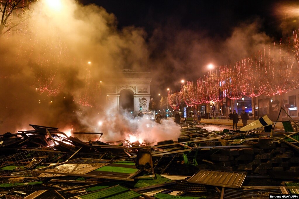Вночі палили барикади