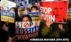 Protest în fața Ambasadei Rusiei la Tokyo, 4 martie 2022.