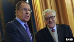 Міністр закордонних справ Росії Сергій Лавров і міжнародний посланець з Сирії Лахдар Брагімі