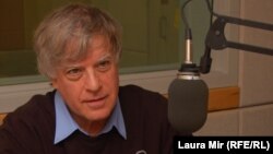 David Satter în studioul Europei Libere de la Washington
