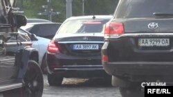 Maybach вчергове мав номерні знаки прикриття – і знову намагався оминути затор не за правилами