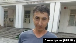 Димитър Пецов е известен с гражданската си активност в Силистра - през последните години той системно се бори за повече прозрачност в работата на местните власти, използвайки Закона за достъп до обществена информация