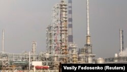 Officials at an refinery in Belarus told RFE/RL that the oil shipments from Russia stopped on January 1. (illustrative photo)