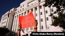 Акция протеста противников запрета абортов в Алабаме