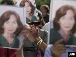 A woman cries during a rally in honor of slain Russian human rights activist Natalya Estemirova in Moscow on July 16, 2009.