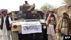 افراد مربوط به تحریک طالبان پاکستان. اسلام آباد میگوید که این گروه حالا از داخل افغانستان حملات خود را علیه اسلام آباد سازماندهی می کند