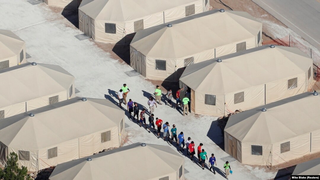 Djeca imigranata, koja su odvojena od roditelja, u kampovima nedaleko od američko-meksičke granice, Texas.