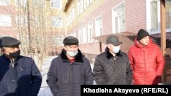Работники скорой помощи в Семее выражают недовольство размерами надбавок за работу в условиях риска заражения, водители неотложек заявили о задолженности по зарплате. Восточно-Казахстанская область, 16 февраля 2021 года.