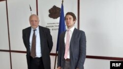 Министърът на културата Велислав Минеков и Павол Шалай, ръководител на отдела на "Репортери без граници" за Европейския съюз и Балканите