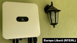 Un invertor produs de Huawei, unul dintre cei mai mari producători de echipamente inteligente din domeniul energiei din România. 