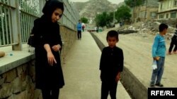 دستان هنرمند - نقاشی های روی سرک از "شمسیه حسنی"