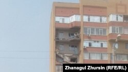 Обрушившиеся при падении строительного крана балконы в многоэтажном жилом доме. Актобе, 3 июля 2017 года.