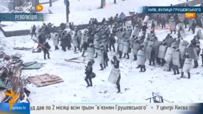 «Беркут» прарывае барыкады пратэстоўцаў у Кіеве
