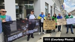 Митинг протеста в Вене перед хорватским посольством