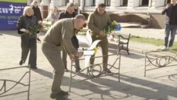 Sumi kujton viktimat e sulmit vdekjeprurës me raketa ruse
Sumi kujton viktimat e sulmit vdekjeprurës me raketa ruse