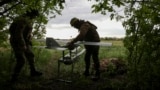 Военнослужащие 15-й бригады "Кара-Даг" Национальной гвардии Украины запускают в небо ударные беспилотники Darts FPV. Май 2025 года