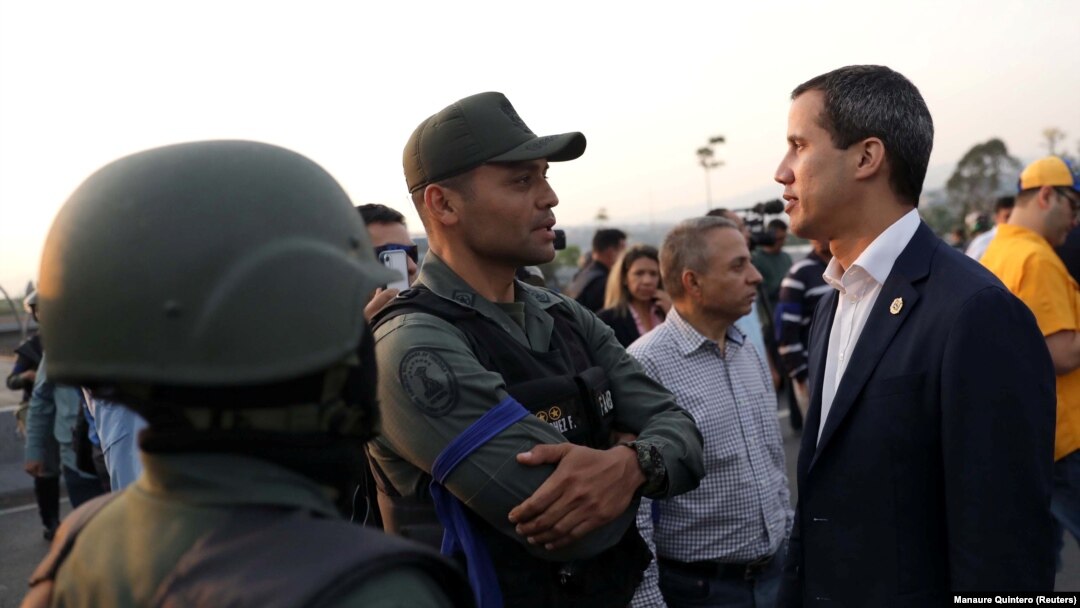 Juan Guaido, u vojnoj bazi "La Carlota", u Karakasu, 30. aprila 2019.