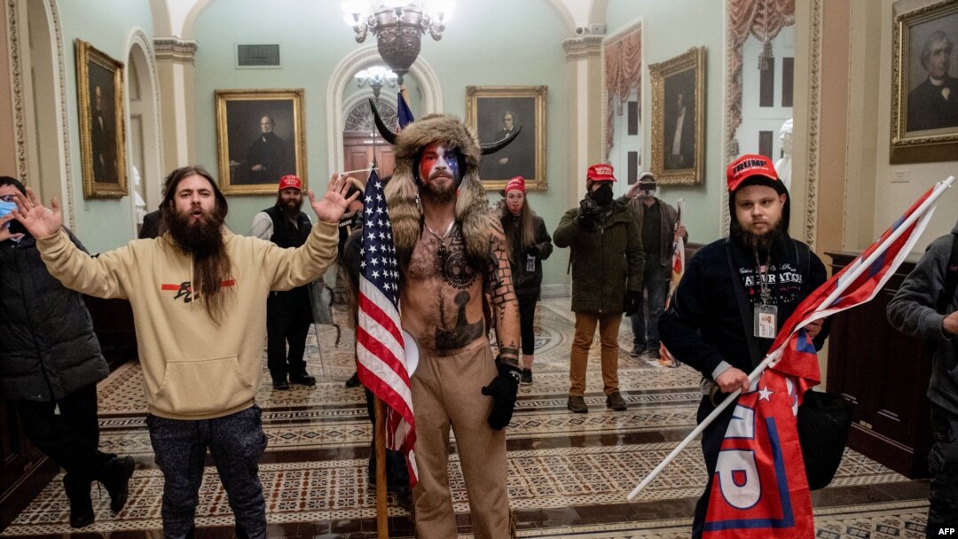 Suporterii lui Donald Trump, la Capitoliu, pe 6 ianuarie 2021.
