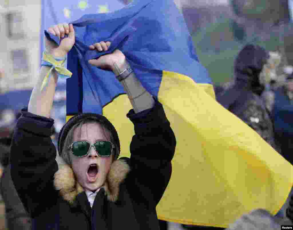 A protester shouts slogans during a demonstration in support of EU integration on Independence Square in Kyiv on November 29. (Reuters/Stoyan Nenov)