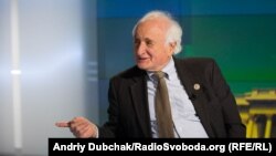 Левін вважає, що США мають послати чіткий сигнал владі Росії, що її спроби підірвати цей процес матимуть наслідки.