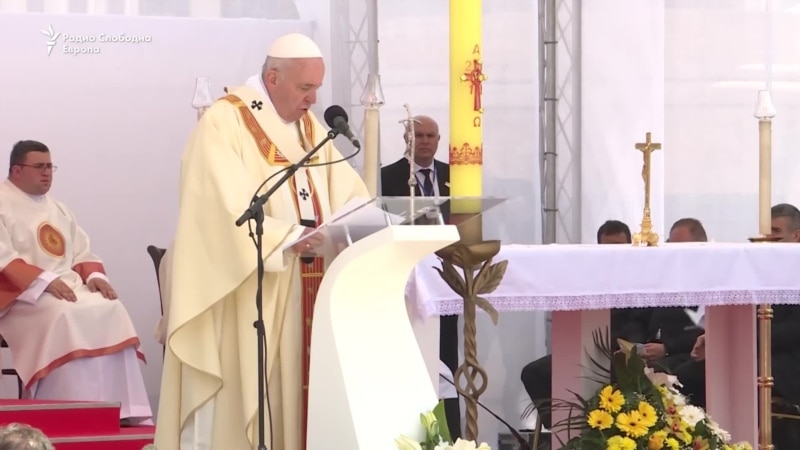 Потребно е враќање во реалноста, порача Папата во Скопје