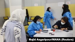 یک مرکز واکسیناسیون در تهران