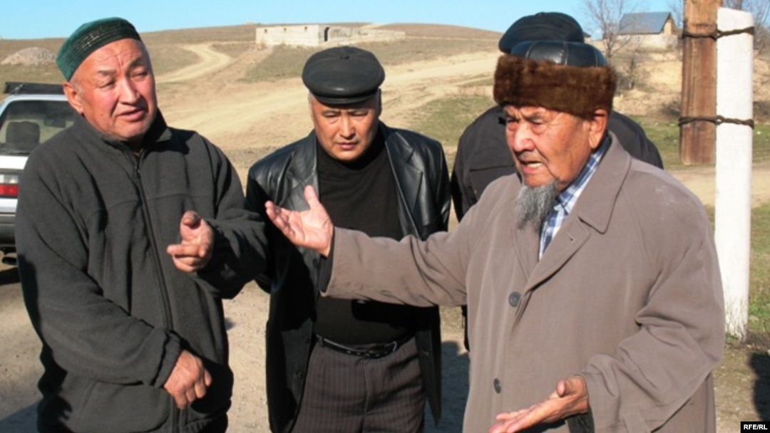 Мини порно шошқа банкі Әкесі қызын трахает, ұлы секс көреді, көңілі көтеріледі