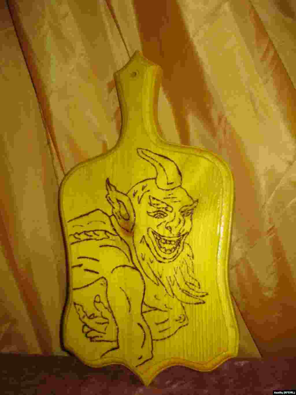 Шүрәле рәсеме төшерелгән ит тактасы