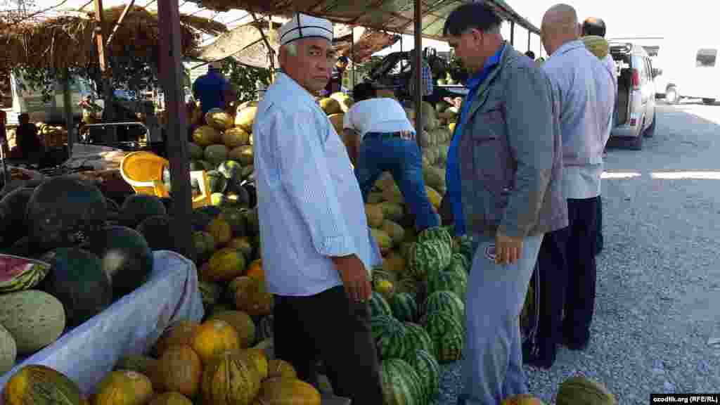 Сўғд вилояти Нов туманидаги қовун-тарвуз бозори