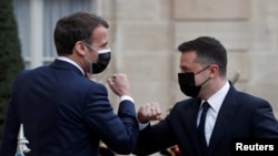 Președinții Emmanuel Macron și Volodimir Zelenskiy, la Paris, 16 aprilie 2021