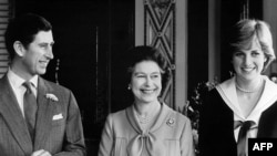 Kraljica Elizabeth II, princ Charles i njegova u to vrijeme zaručnica Diana u Londonu 1981.