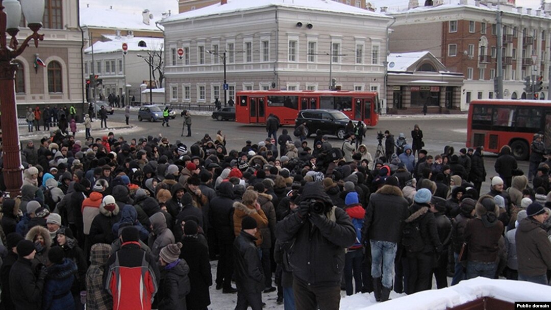 Митингтан бер күренеш. Казанның Ирек мәйданы. 10 декабрь 2011 ел