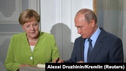 Рускиот претседател Владимир Путин и германската канцеларка Ангела Меркел