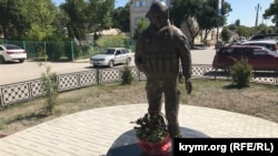 Памятник «вежливому человеку» в Белогорске