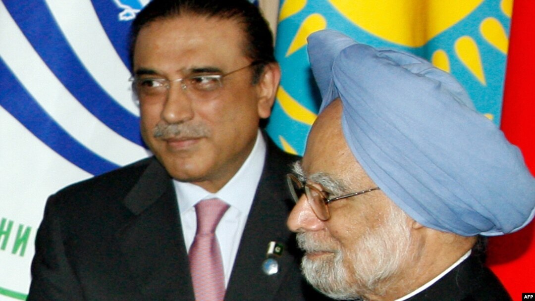 Pakistani President Asif Ali Zardari and Indian Prime Minister Manmohan Singh met on the summit's sidelines.