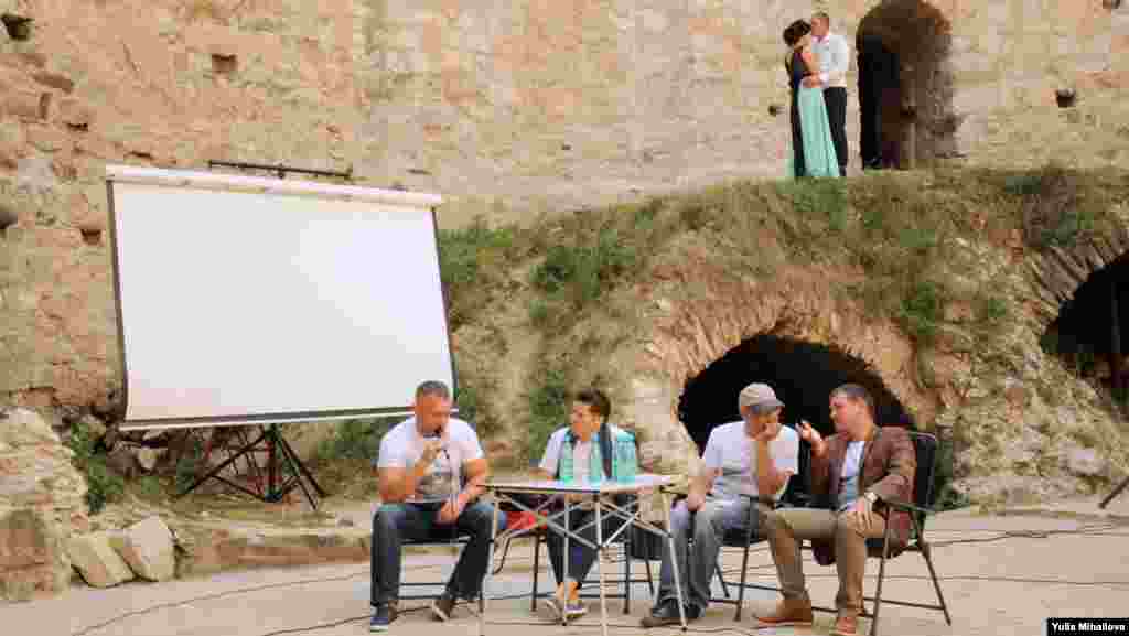 O dezbatere ecologică pe fundal medieval...