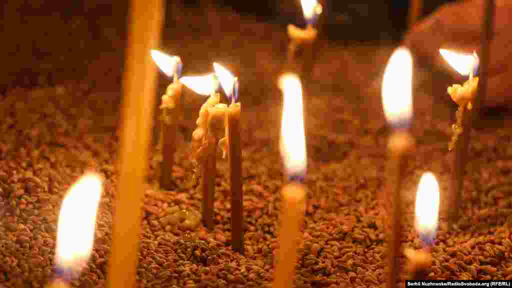 Свічки у зерні. В пам&#39;ять про тих, хто помирав без їжі на найродючіших у світі чорноземах. Вшанування 86-х роковин Голодомору 