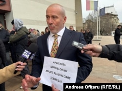 Ministrul Culturii a mers și el la protestul actorilor, dar colegii de breaslă i-au strigat „Demisia!”.