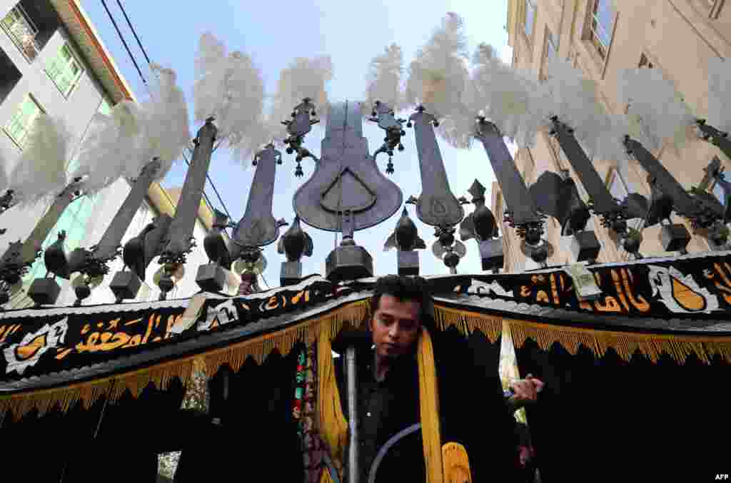 An Iranian Shi&#39;ite Muslim takes part in a procession ritual during a ceremony marking Ashura, in Tehran, on October 23. (AFP/Atta Kenare)