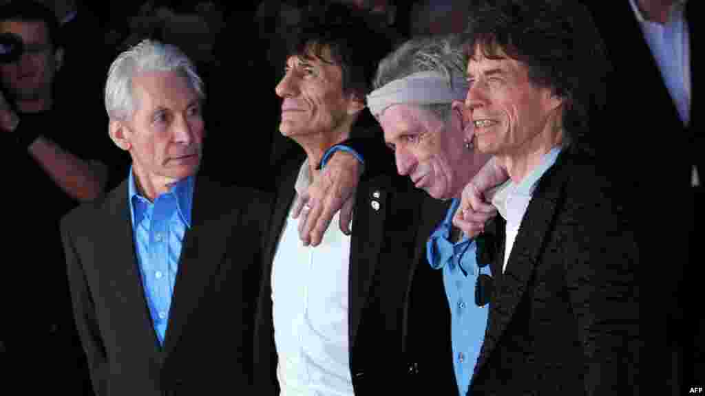 The Rolling Stones pose on a red carpet on London&#39;s Leicester Square on October 18&nbsp;as they arrive for the premiere of &quot;Crossfire Hurricane,&quot; a documentary about the rock group. (AFP/Carl Court)