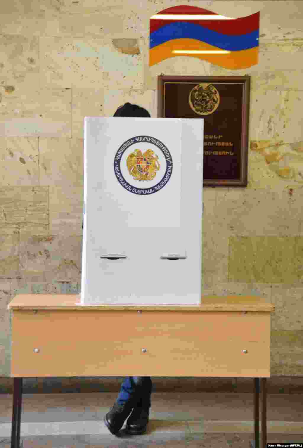 Armenia -- Presidential elections, 18Feb2013