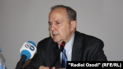 Juan Mendez says that Tajikistan still needs to "bridge the gap between policies and reality" when it comes to eliminating torture in the country.