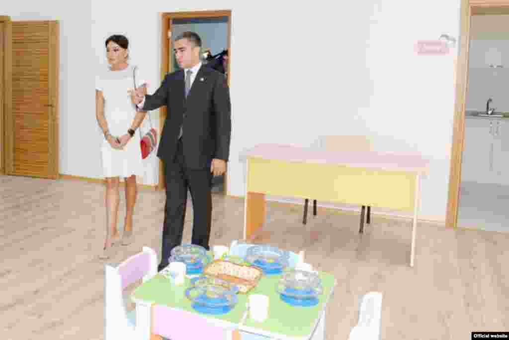 Heydər Əliyev Fondunun təşəbbüsü ilə Xəzər rayonunun Türkan qəsəbəsindəki 214 nömrəli körpələr evi-uşaq bağçası üçün yeni bina tikilib. Binanın açılışında birinci xanım Mehriban Əliyeva və qızı leyla da iştirak edib.