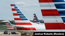 Aeroplanë të kompanisë American Airlines në Uashington.