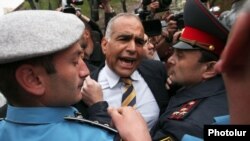 Armenia - Riot police clash with opposition leader Raffi Hovannisian in Yerevan, 9Apr2013.