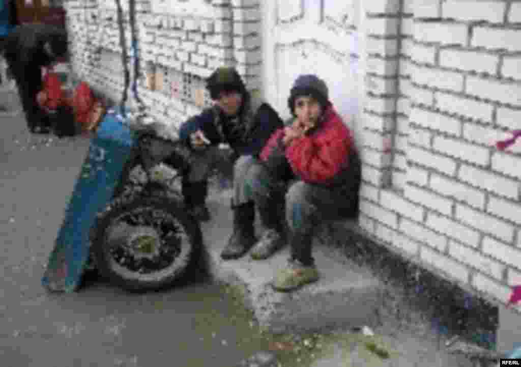 Tajik street children on October 10, 2004